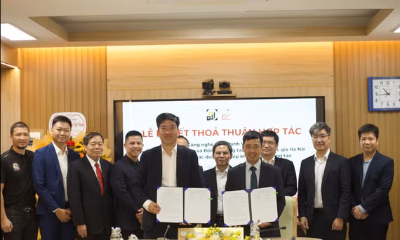 Lễ ký kết hợp tác giữa PTIT và Công viên Công nghệ cao và Đổi mới sáng tạo – ĐHQGHN. Ảnh: PTIT