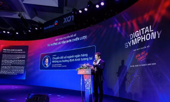 Chuyên gia Guillaume de Gantès trình bày keynote về chủ đề: “Chuyển đổi số ngành ngân hàng - Những xu hướng định hình tương lai”.