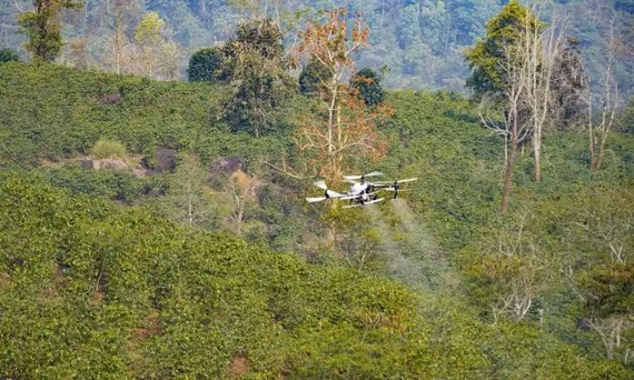 Một UAV của trong thử nghiệm ứng dụng phương tiện này cho nông nghiệp tại Điện Biên. Ảnh: Xuân Tư/TTXVN.