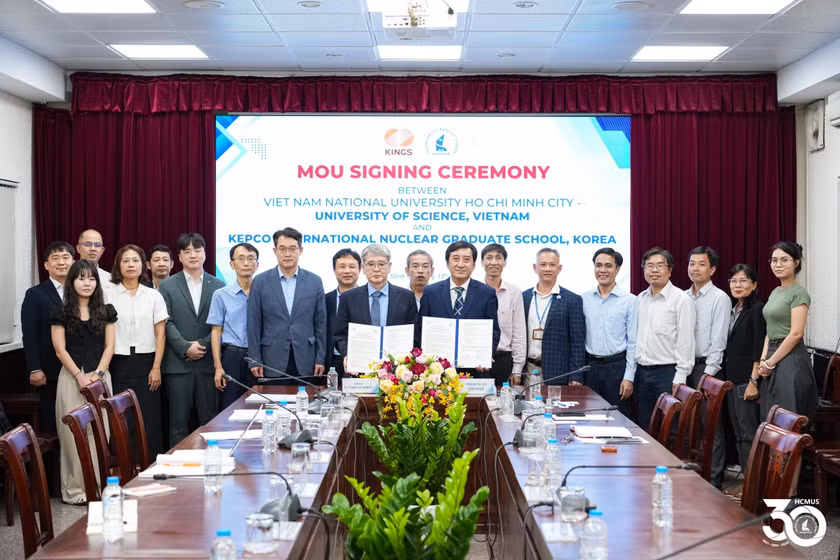 HCMUS ký kết hợp tác với KINGS trong đào tạo và nghiên cứu kỹ thuật hạt nhân