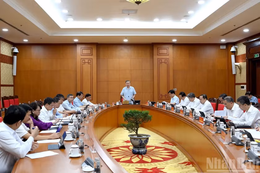 Quang cảnh cuộc làm việc tại Trụ sở Trung ương Đảng.