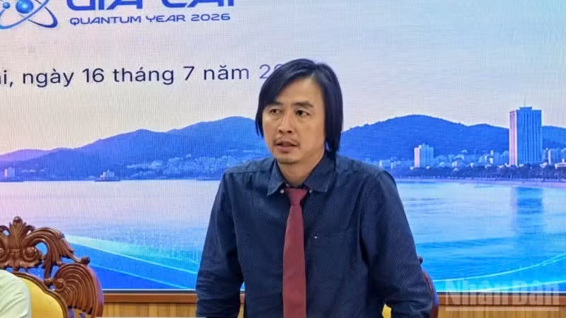 Ông Nguyễn Lương Quang, Giám đốc Phụ trách nghiên cứu và Phát triển Mạng lưới Công nghệ lượng tử Việt Nam (VNQuantum), Viện trưởng Thiên văn và Viễn thông không gian (IASC) giải đáp những thắc mắc liên quan lượng tử và ứng dụng điện toán lượng tử.