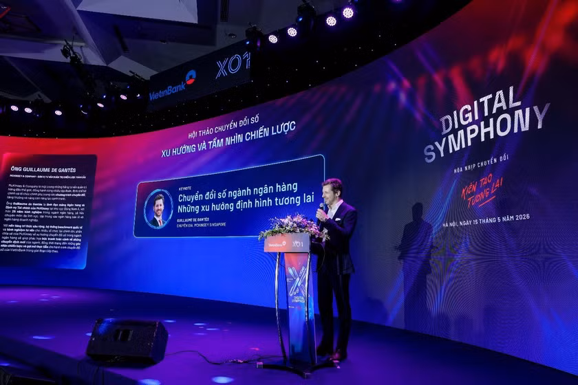 Chuyên gia Guillaume de Gantès trình bày keynote về chủ đề: “Chuyển đổi số ngành ngân hàng - Những xu hướng định hình tương lai”.