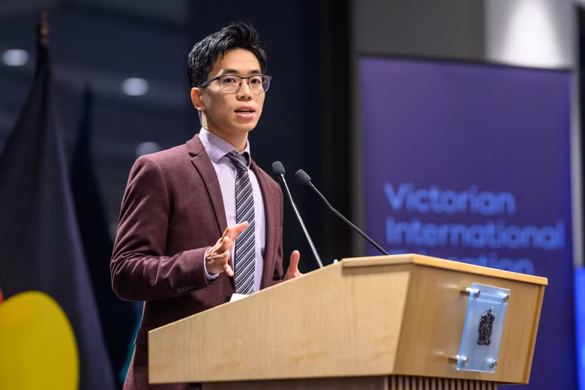 Ứng dụng AI ngừa tự tử, du học sinh Việt được bang Úc vinh danh xuất sắc - Ảnh 2.