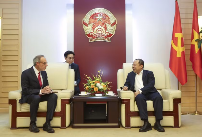 Bộ trưởng Vũ Hải Quân tiếp ông David Zapolsky - Phó Chủ tịch Cấp cao, Giám đốc Pháp lý và Đối ngoạiToàn cầu của Tập đoàn Amazon.