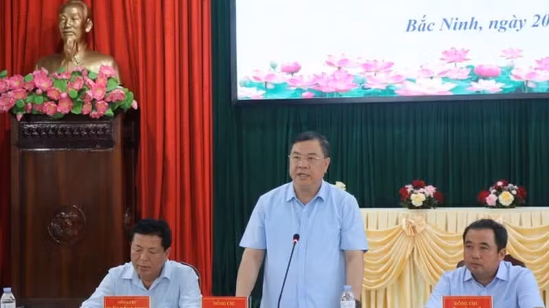 Phó Thủ tướng Thường trực Chính phủ Phạm Gia Túc chủ trì buổi làm việc.