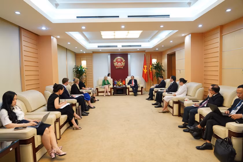 Toàn cảnh buổi làm việc.