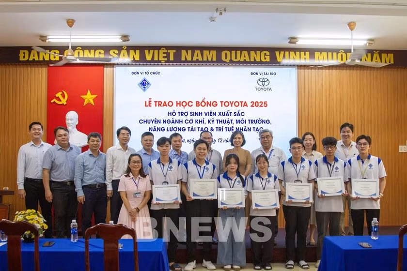 Toyota Việt Nam trao học bổng cho sinh viên xuất sắc các trường đại học ảnh 1