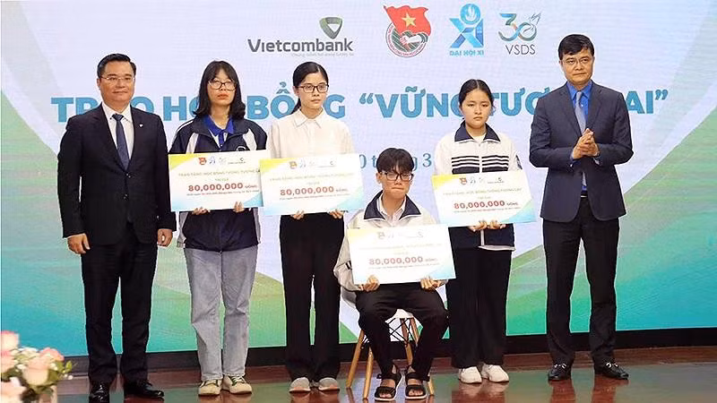6 tỷ đồng học bổng và hành trình tiếp sức ước mơ vượt khó của sinh viên