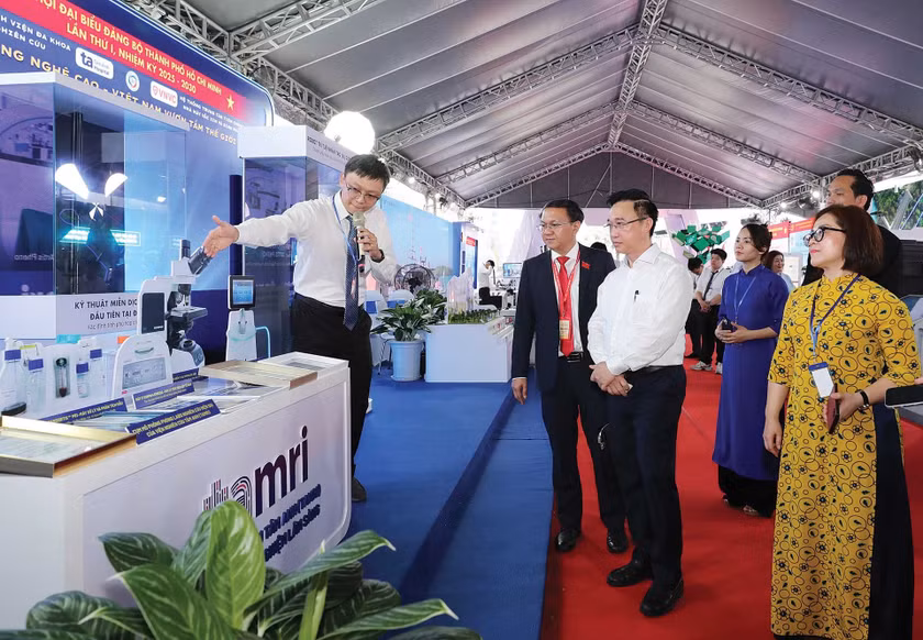 PHÁT TRIỂN Y - SINH HỌC TIÊN TIẾN