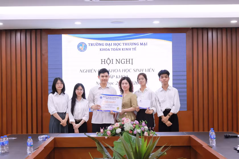 HỘI NGHỊ BÁO CÁO KẾT QUẢ NCKH SINH VIÊN KHOA TOÁN KINH TẾ NĂM HỌC 2025-2026