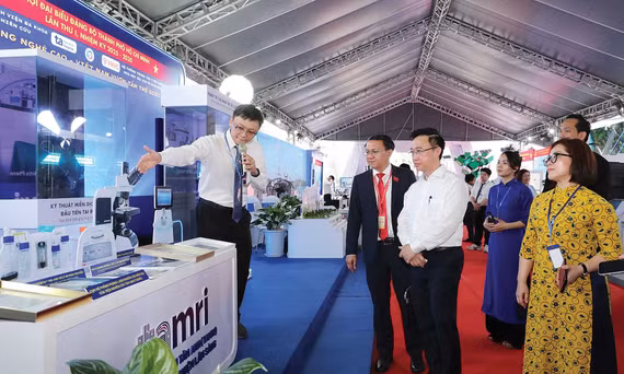 PHÁT TRIỂN Y - SINH HỌC TIÊN TIẾN