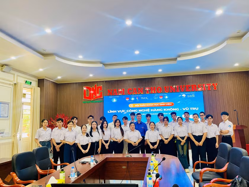 Hội thảo Khoa học sinh viên lĩnh vực Hàng không, vũ trụ