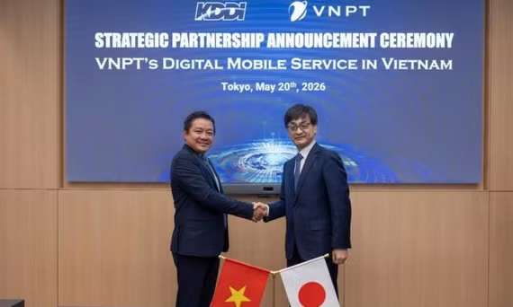 Đại diện VNPT và KDDI trong lễ ký kết hợp tác. Ảnh: VNPT.