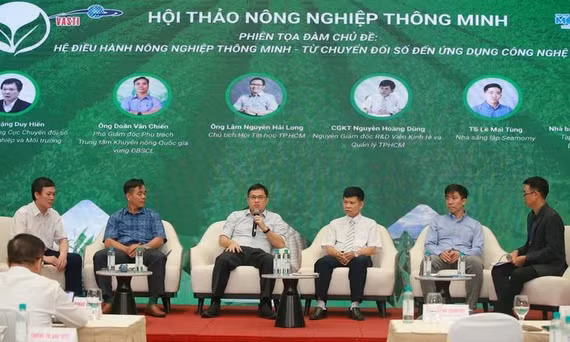 Các chuyên gia chia sẻ tại hội thảo "Nông nghiệp thông minh" - Ảnh: Q.A.