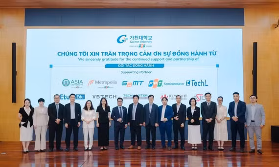 Đại diện Gachon Vietnam và các đại biểu tham dự hội thảo.