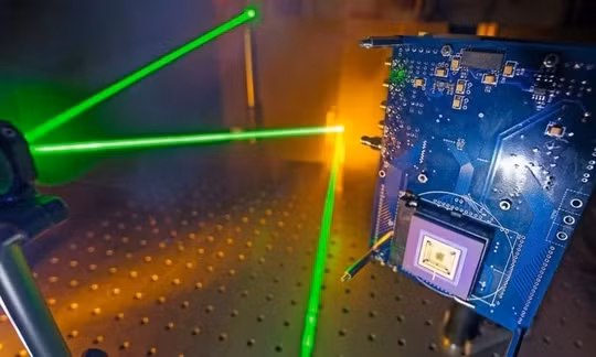 Công nghệ lượng tử (Quantum) được dự báo sẽ tạo ra làn sóng chấn động mạnh mẽ hơn cả AI. (Ảnh minh họa)