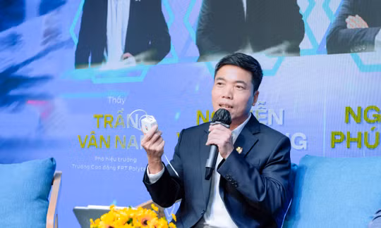 Ông Trần Vân Nam, Phó Hiệu trưởng Trường Cao đẳng FPT Polytechnic khẳng định chip bán dẫn và AI là 'bệ phóng' sự nghiệp hàng đầu cho thế hệ trẻ tại Workshop "AI & Chip Bán dẫn - Nền tảng tương lai thông minh".