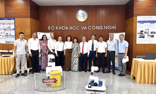 Định hướng phát triển vật lý gắn với công nghệ chiến lược và nghiên cứu ứng dụng