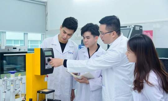 Các trường đại học đang đẩy mạnh đào tạo nhân lực trong các lĩnh vực công nghệ then chốt. Ảnh: USTH