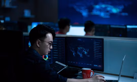 Cần xây dựng 'hệ sinh thái giữ người' cho lĩnh vực an ninh mạng. Ảnh: VGP