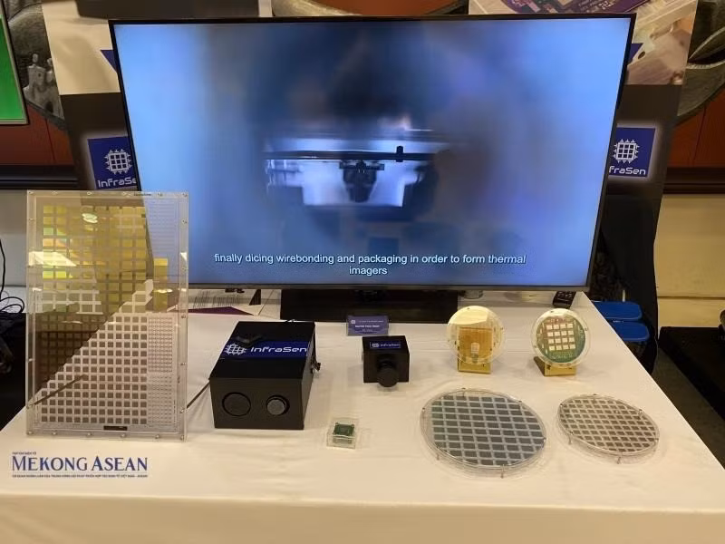 InfraSen, một startup trong lĩnh vực bán dẫn của Việt Nam mang đến triển lãm AISC 2025 các chip ảnh hồng ngoại nhiệt do chính công ty thiết kế và chế tạo. Ảnh: Hà Anh/Mekong ASEAN.