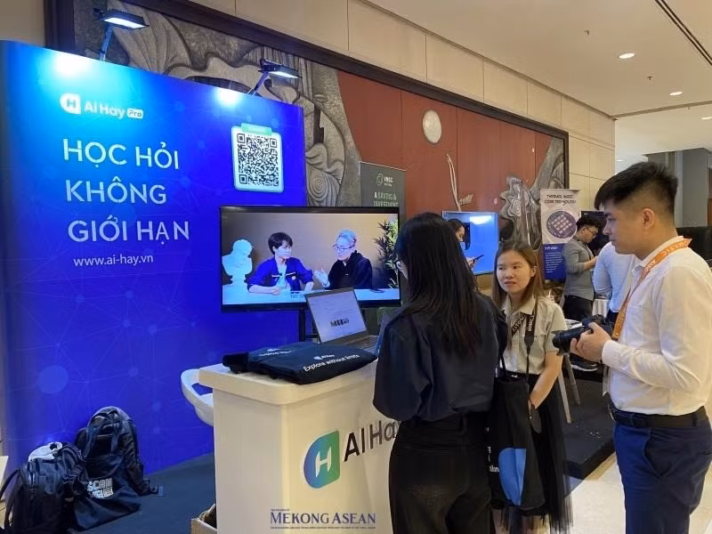 AI Hay – công cụ AI “Make in Vietnam” giúp người dùng tìm kiếm và tổng hợp thông tin nhanh chóng. Công cụ này sử dụng công nghệ trí tuệ nhân tạo để tổng hợp và phân tích thông tin từ nhiều nguồn khác nhau như website, báo chí, mạng xã hội… Sau khi xử lý dữ liệu, ứng dụng sẽ tóm tắt những nội dung quan trọng và đưa ra câu trả lời ngắn gọn, súc tích. Ảnh: Hà Anh/Mekong ASEAN.
